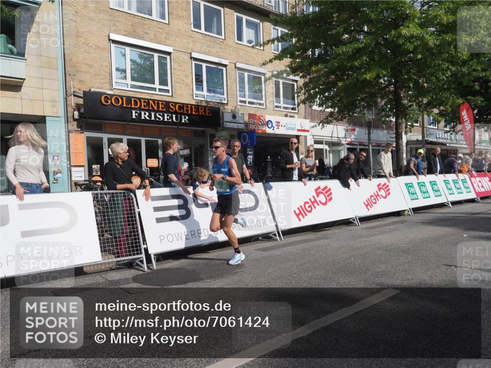 15.09.2024 - PSD Bank Halbmarathon Miley Keyser http://msf.ph/oto/7061424 15.09.2024 11:05:52 Ziel 450, 452 meine-sportfotos.de