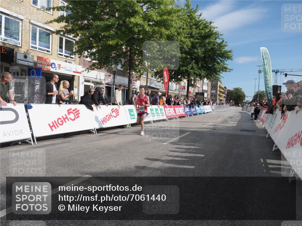 15.09.2024 - PSD Bank Halbmarathon Miley Keyser http://msf.ph/oto/7061440 15.09.2024 11:06:03 Ziel 450 meine-sportfotos.de