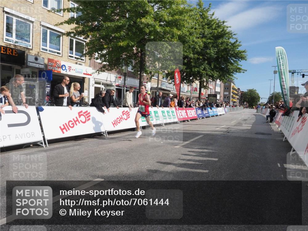 15.09.2024 - PSD Bank Halbmarathon Miley Keyser http://msf.ph/oto/7061444 15.09.2024 11:06:03 Ziel 450 meine-sportfotos.de