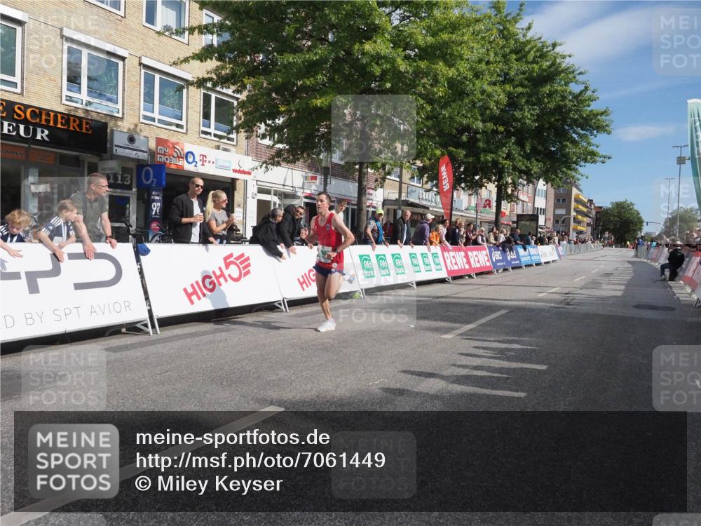 15.09.2024 - PSD Bank Halbmarathon Miley Keyser http://msf.ph/oto/7061449 15.09.2024 11:06:03 Ziel 450 meine-sportfotos.de