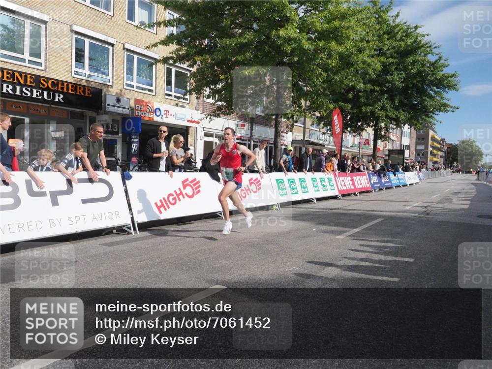 15.09.2024 - PSD Bank Halbmarathon Miley Keyser http://msf.ph/oto/7061452 15.09.2024 11:06:03 Ziel 450 meine-sportfotos.de