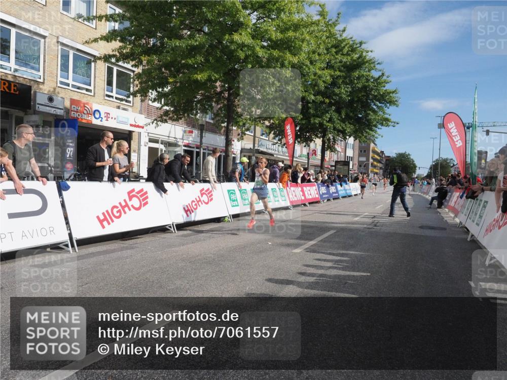15.09.2024 - PSD Bank Halbmarathon Miley Keyser http://msf.ph/oto/7061557 15.09.2024 11:06:45 Ziel 455, 456, 459, 460, 461, 467, 471, 472, 805 meine-sportfotos.de