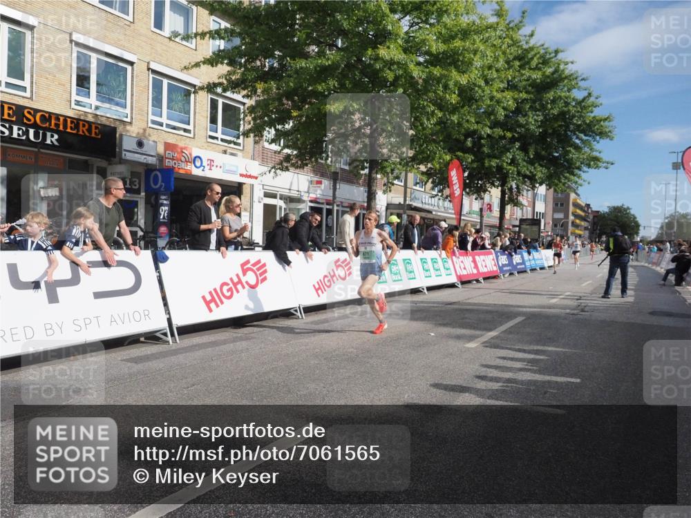 15.09.2024 - PSD Bank Halbmarathon Miley Keyser http://msf.ph/oto/7061565 15.09.2024 11:06:46 Ziel 455, 456, 459, 460, 461, 467, 471, 472, 805 meine-sportfotos.de