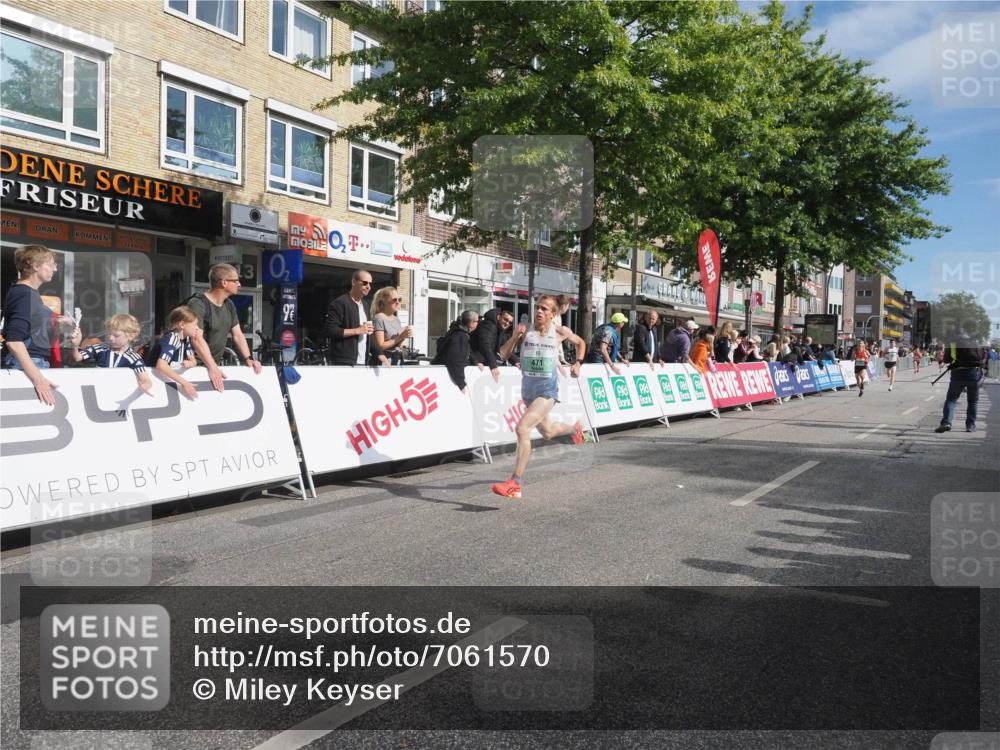 15.09.2024 - PSD Bank Halbmarathon Miley Keyser http://msf.ph/oto/7061570 15.09.2024 11:06:46 Ziel 455, 456, 459, 460, 461, 467, 471, 472, 805 meine-sportfotos.de