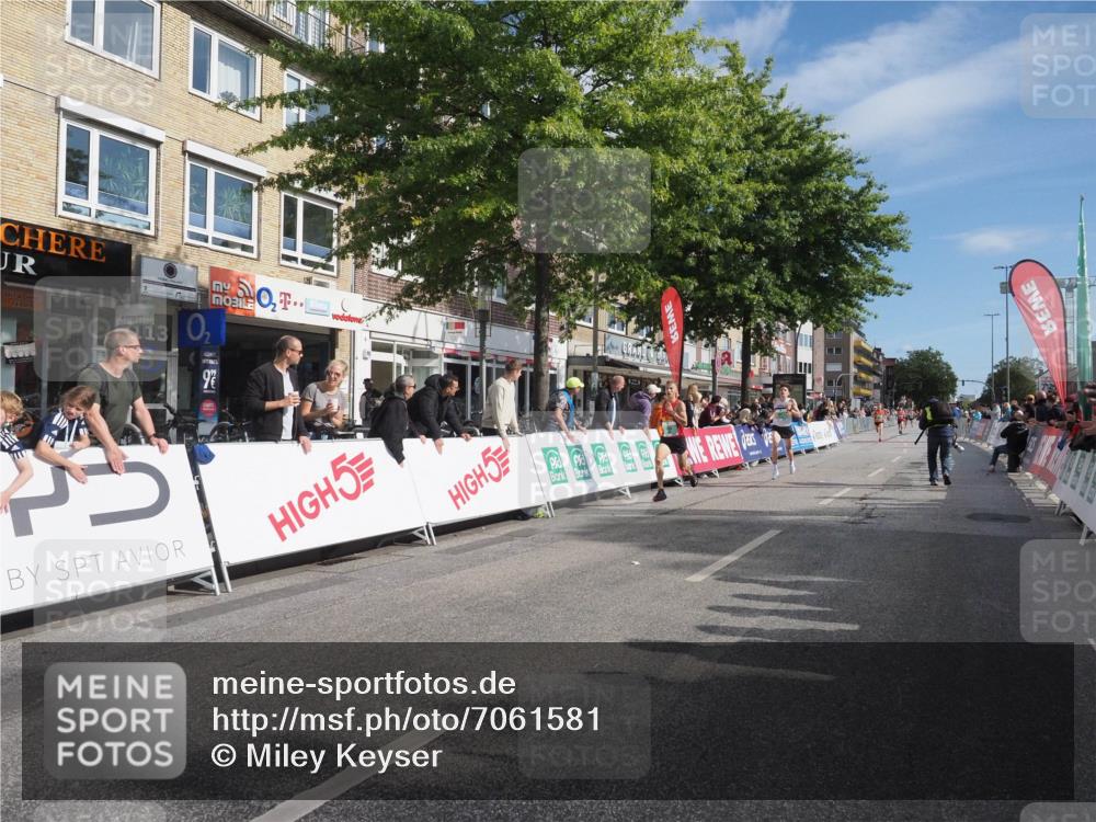 15.09.2024 - PSD Bank Halbmarathon Miley Keyser http://msf.ph/oto/7061581 15.09.2024 11:06:48 Ziel 455, 456, 459, 460, 461, 467, 471, 472, 805 meine-sportfotos.de
