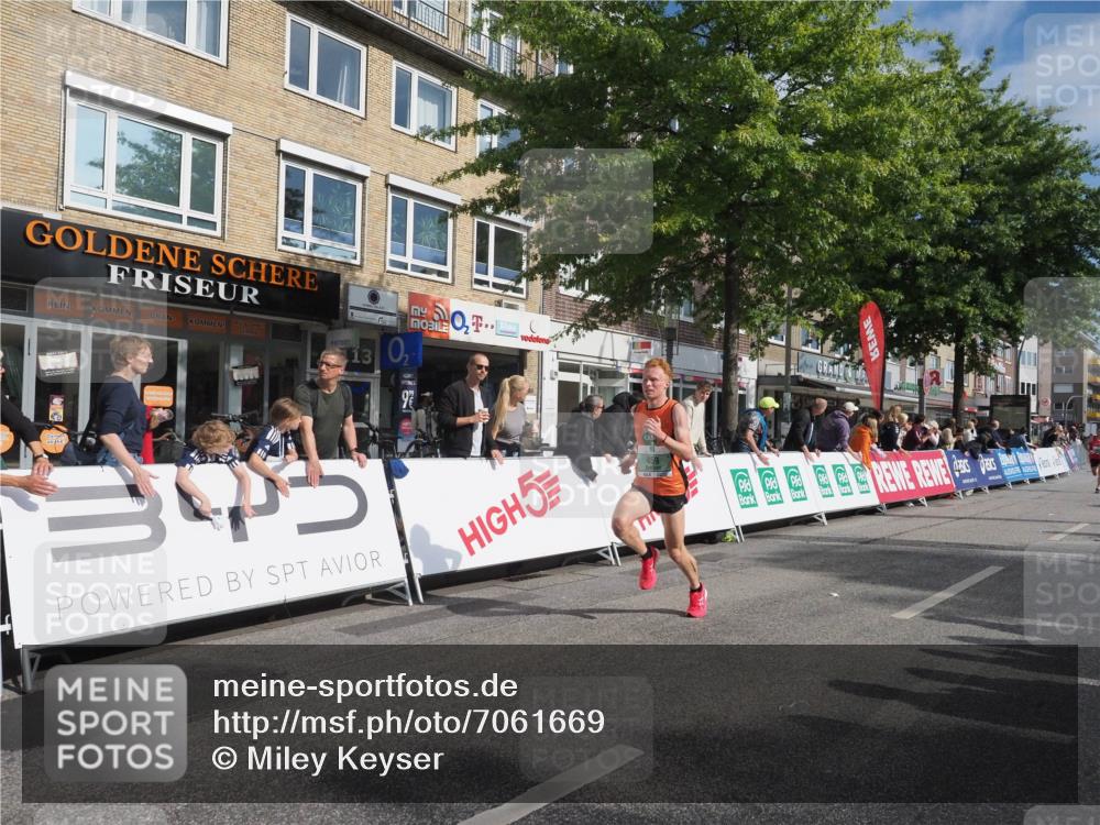 15.09.2024 - PSD Bank Halbmarathon Miley Keyser http://msf.ph/oto/7061669 15.09.2024 11:06:53 Ziel 455, 456, 459, 460, 461, 467, 468, 472, 805 meine-sportfotos.de