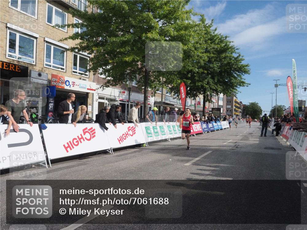 15.09.2024 - PSD Bank Halbmarathon Miley Keyser http://msf.ph/oto/7061688 15.09.2024 11:06:55 Ziel 456, 459, 460, 461, 467, 468, 472, 805 meine-sportfotos.de