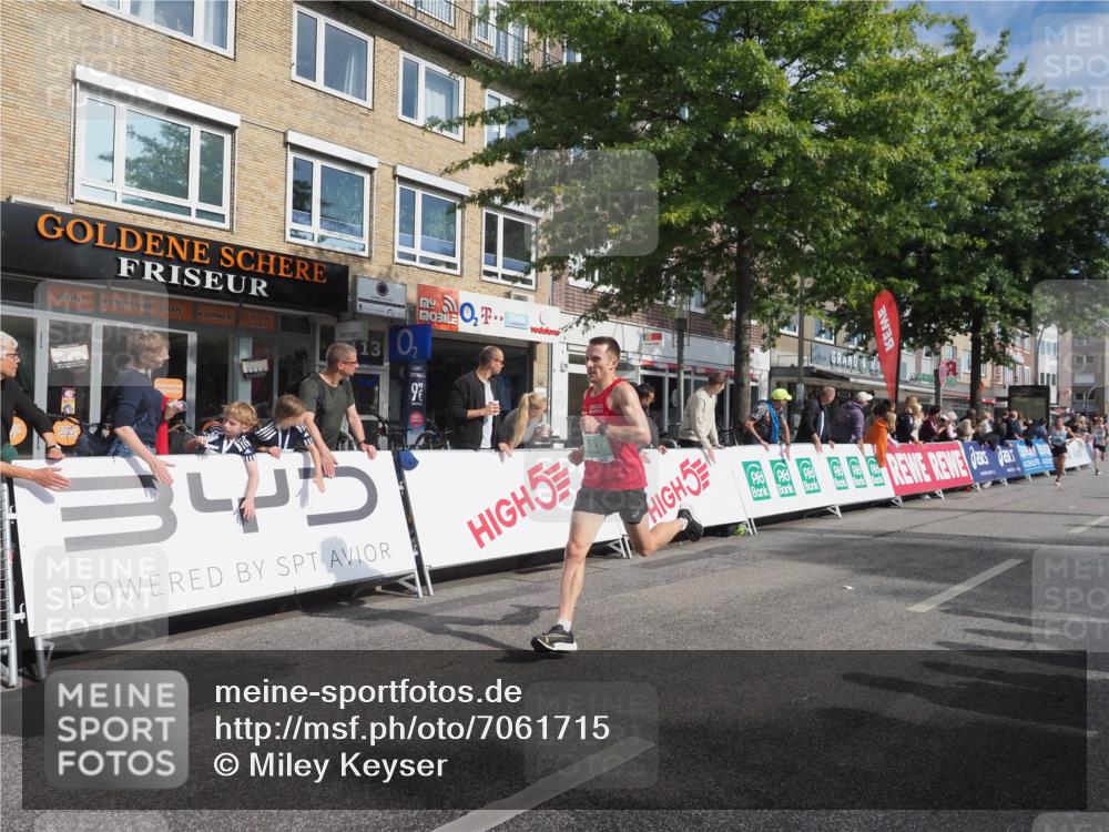 15.09.2024 - PSD Bank Halbmarathon Miley Keyser http://msf.ph/oto/7061715 15.09.2024 11:06:56 Ziel 456, 459, 460, 465, 467, 468, 472, 805 meine-sportfotos.de