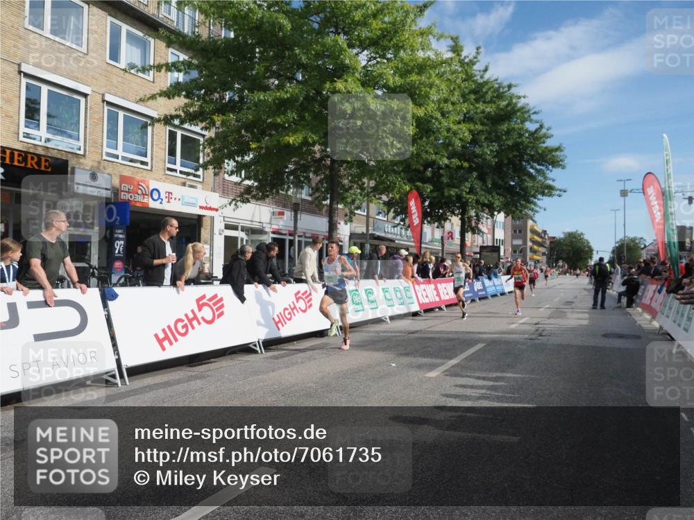 15.09.2024 - PSD Bank Halbmarathon Miley Keyser http://msf.ph/oto/7061735 15.09.2024 11:06:59 Ziel 456, 460, 465, 467, 468, 472, 805 meine-sportfotos.de