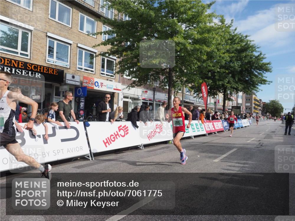 15.09.2024 - PSD Bank Halbmarathon Miley Keyser http://msf.ph/oto/7061775 15.09.2024 11:07:01 Ziel 456, 460, 465, 467, 468, 472, 805 meine-sportfotos.de
