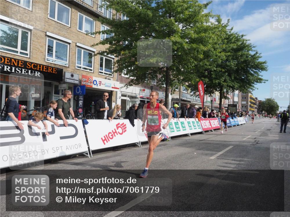 15.09.2024 - PSD Bank Halbmarathon Miley Keyser http://msf.ph/oto/7061779 15.09.2024 11:07:01 Ziel 456, 460, 465, 467, 468, 472, 805 meine-sportfotos.de