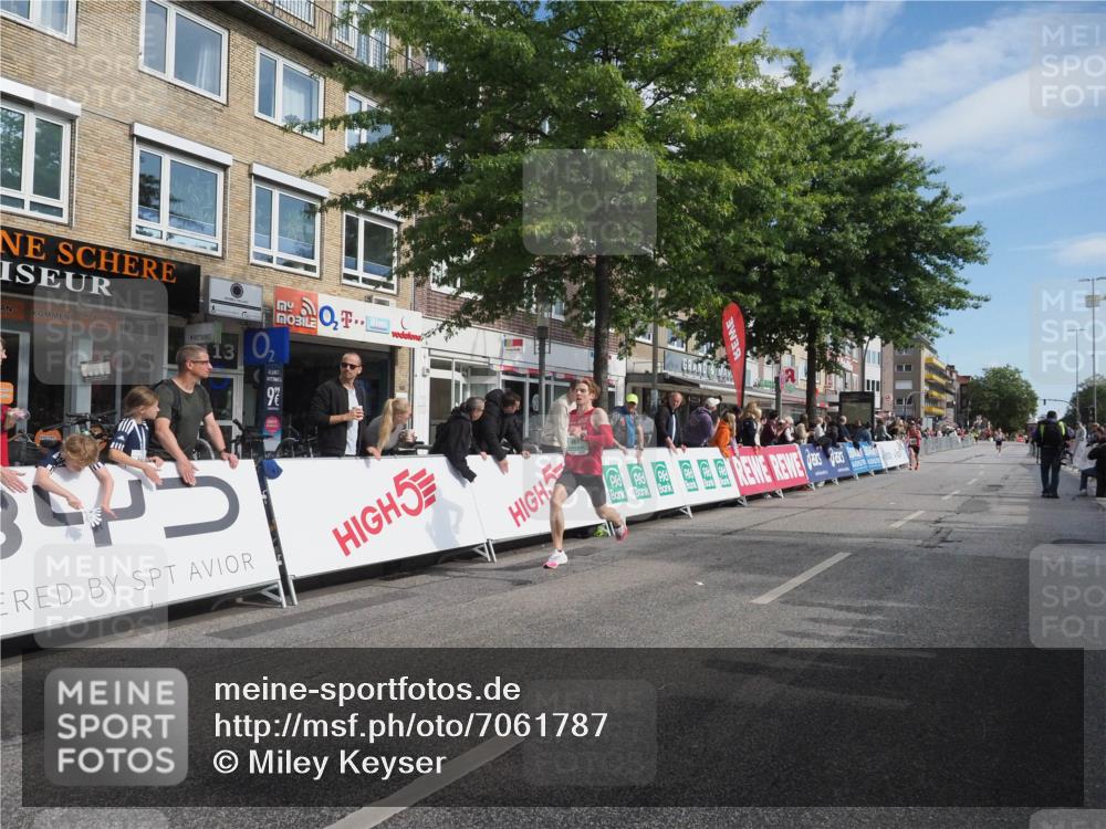 15.09.2024 - PSD Bank Halbmarathon Miley Keyser http://msf.ph/oto/7061787 15.09.2024 11:07:02 Ziel 456, 460, 465, 467, 468, 472, 805 meine-sportfotos.de