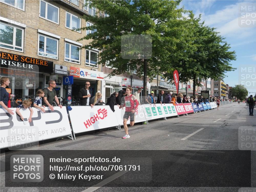 15.09.2024 - PSD Bank Halbmarathon Miley Keyser http://msf.ph/oto/7061791 15.09.2024 11:07:03 Ziel 456, 460, 465, 467, 468, 472 meine-sportfotos.de