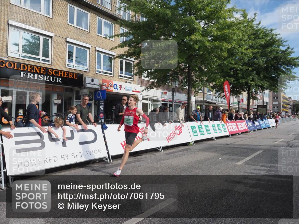 15.09.2024 - PSD Bank Halbmarathon Miley Keyser http://msf.ph/oto/7061795 15.09.2024 11:07:03 Ziel 456, 460, 465, 467, 468, 472 meine-sportfotos.de
