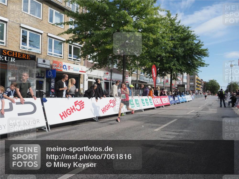 15.09.2024 - PSD Bank Halbmarathon Miley Keyser http://msf.ph/oto/7061816 15.09.2024 11:07:06 Ziel 456, 464, 465, 467, 468, 472 meine-sportfotos.de