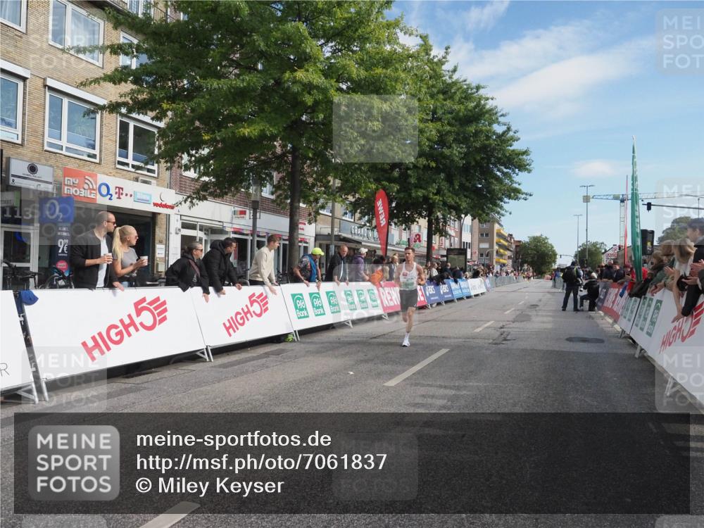 15.09.2024 - PSD Bank Halbmarathon Miley Keyser http://msf.ph/oto/7061837 15.09.2024 11:07:11 Ziel 462, 464, 465, 468 meine-sportfotos.de