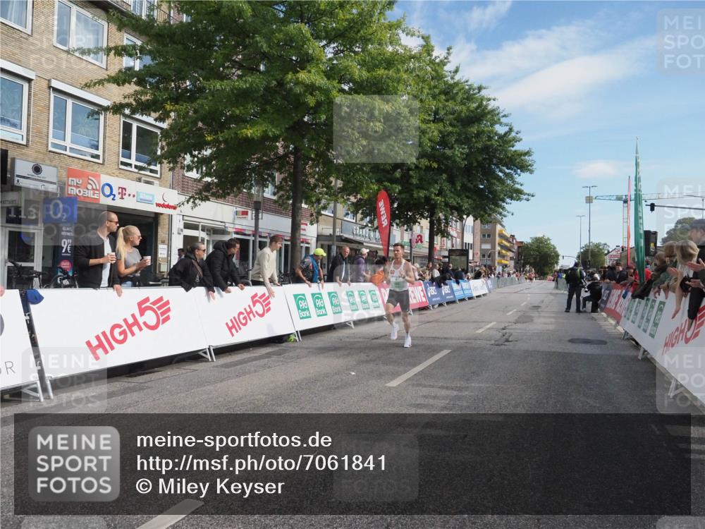 15.09.2024 - PSD Bank Halbmarathon Miley Keyser http://msf.ph/oto/7061841 15.09.2024 11:07:11 Ziel 462, 464, 465, 468 meine-sportfotos.de