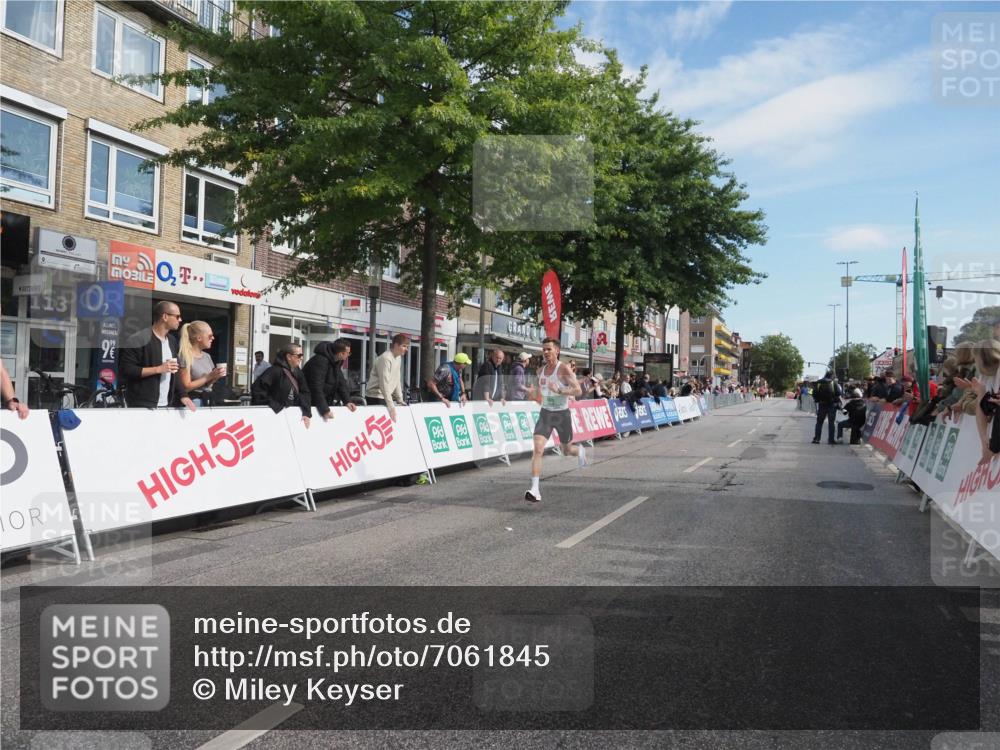 15.09.2024 - PSD Bank Halbmarathon Miley Keyser http://msf.ph/oto/7061845 15.09.2024 11:07:11 Ziel 462, 464, 465, 468 meine-sportfotos.de