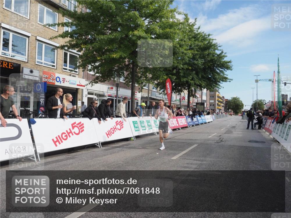 15.09.2024 - PSD Bank Halbmarathon Miley Keyser http://msf.ph/oto/7061848 15.09.2024 11:07:11 Ziel 462, 464, 465, 468 meine-sportfotos.de