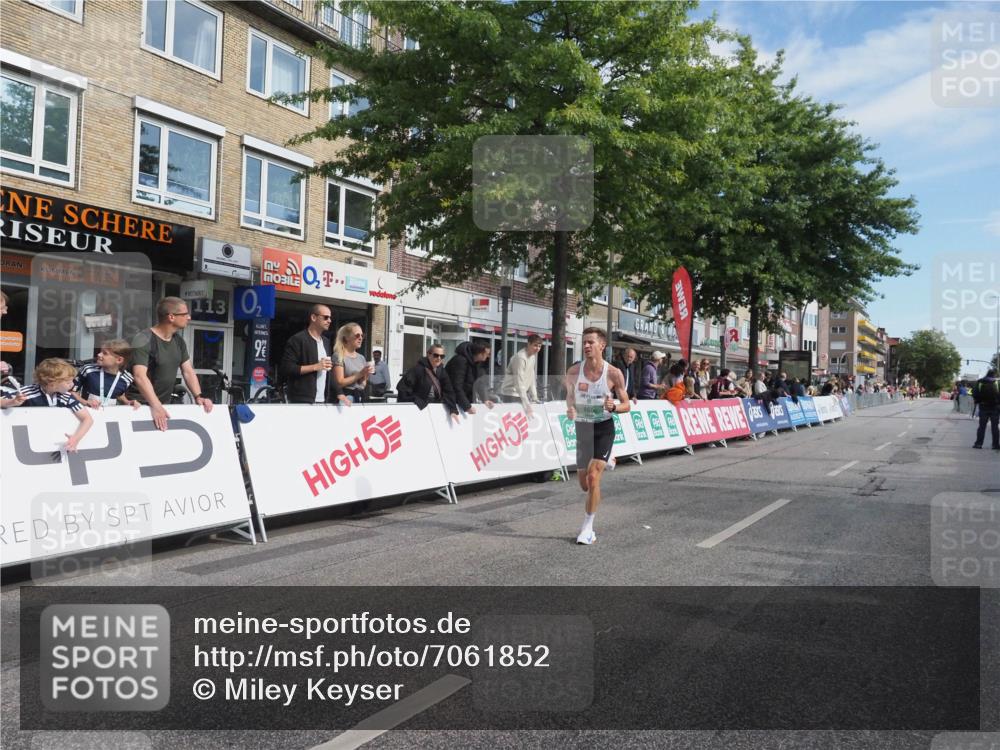 15.09.2024 - PSD Bank Halbmarathon Miley Keyser http://msf.ph/oto/7061852 15.09.2024 11:07:12 Ziel 462, 464, 465, 468 meine-sportfotos.de