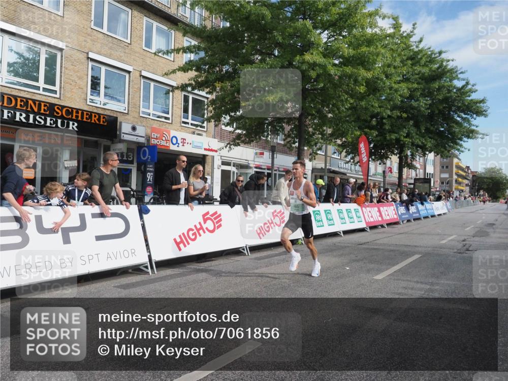 15.09.2024 - PSD Bank Halbmarathon Miley Keyser http://msf.ph/oto/7061856 15.09.2024 11:07:12 Ziel 462, 464, 465, 468 meine-sportfotos.de