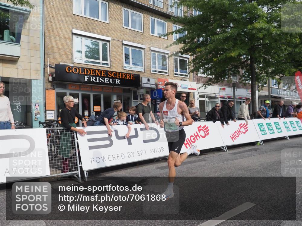 15.09.2024 - PSD Bank Halbmarathon Miley Keyser http://msf.ph/oto/7061868 15.09.2024 11:07:12 Ziel 462, 464, 465, 468 meine-sportfotos.de