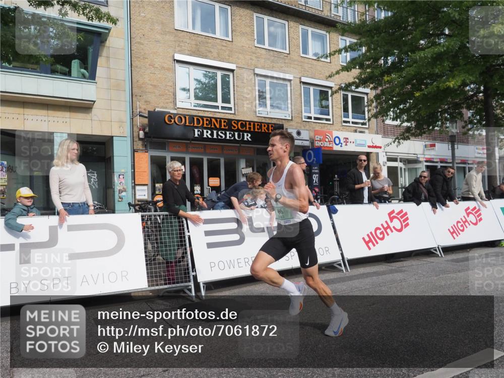 15.09.2024 - PSD Bank Halbmarathon Miley Keyser http://msf.ph/oto/7061872 15.09.2024 11:07:12 Ziel 462, 464, 465, 468 meine-sportfotos.de