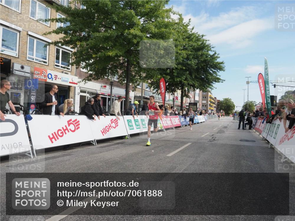 15.09.2024 - PSD Bank Halbmarathon Miley Keyser http://msf.ph/oto/7061888 15.09.2024 11:07:23 Ziel 462, 464, 469, 476, 482 meine-sportfotos.de
