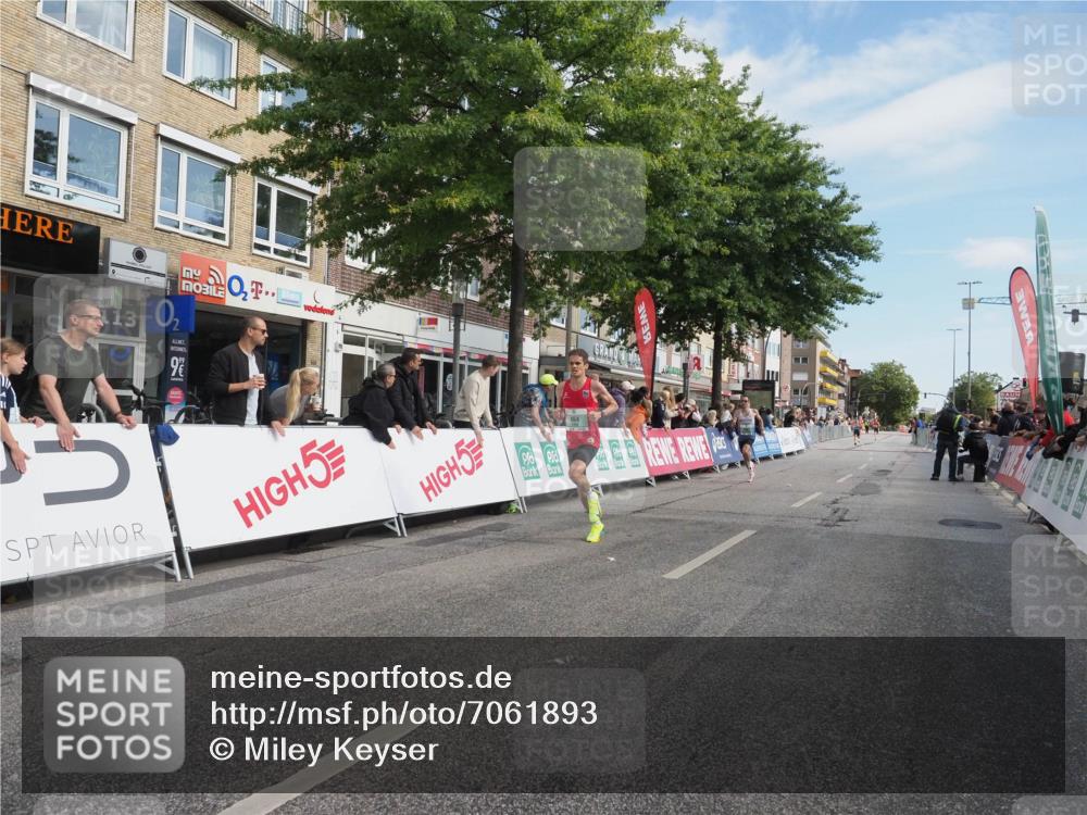15.09.2024 - PSD Bank Halbmarathon Miley Keyser http://msf.ph/oto/7061893 15.09.2024 11:07:23 Ziel 462, 464, 469, 476, 482 meine-sportfotos.de