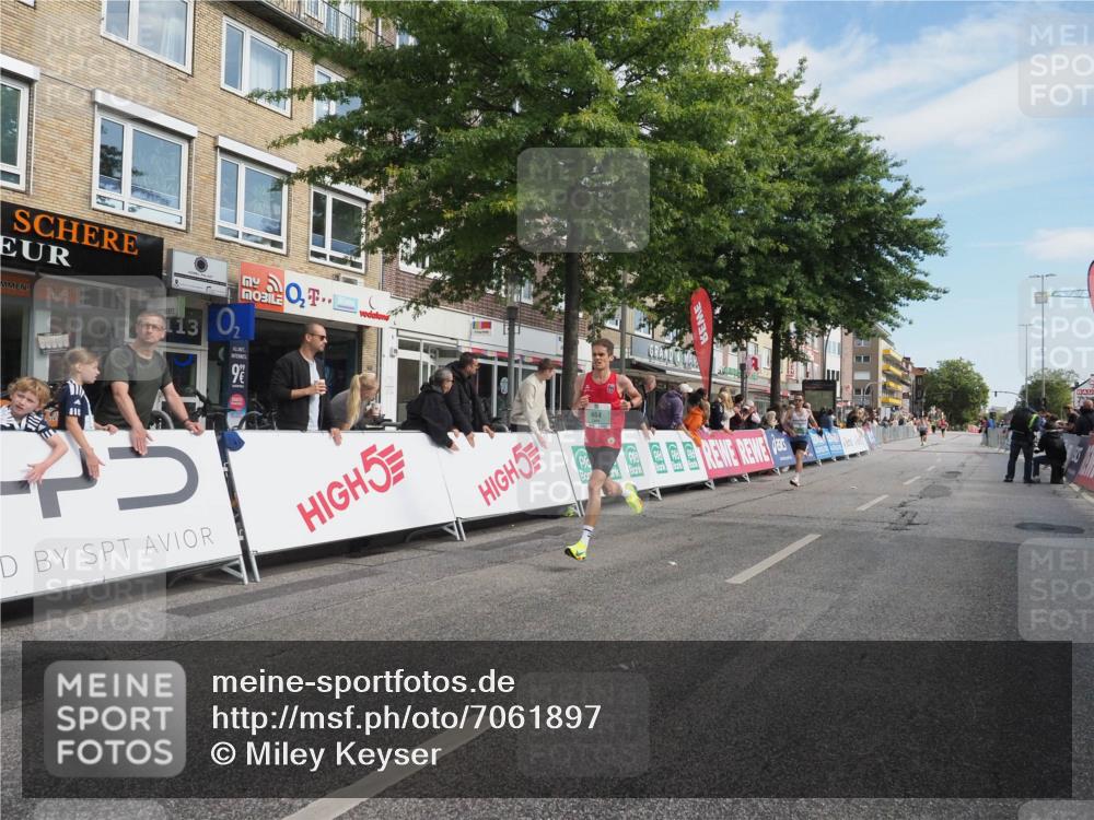 15.09.2024 - PSD Bank Halbmarathon Miley Keyser http://msf.ph/oto/7061897 15.09.2024 11:07:23 Ziel 462, 464, 469, 476, 482 meine-sportfotos.de