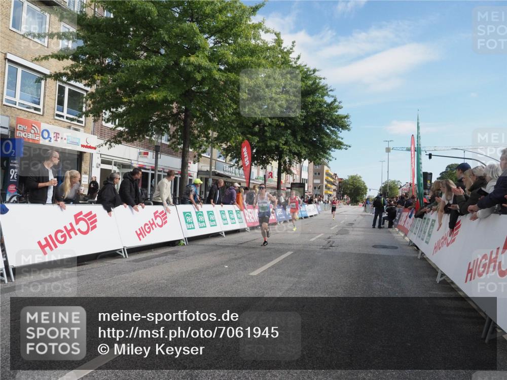 15.09.2024 - PSD Bank Halbmarathon Miley Keyser http://msf.ph/oto/7061945 15.09.2024 11:07:30 Ziel 462, 469, 476, 482 meine-sportfotos.de