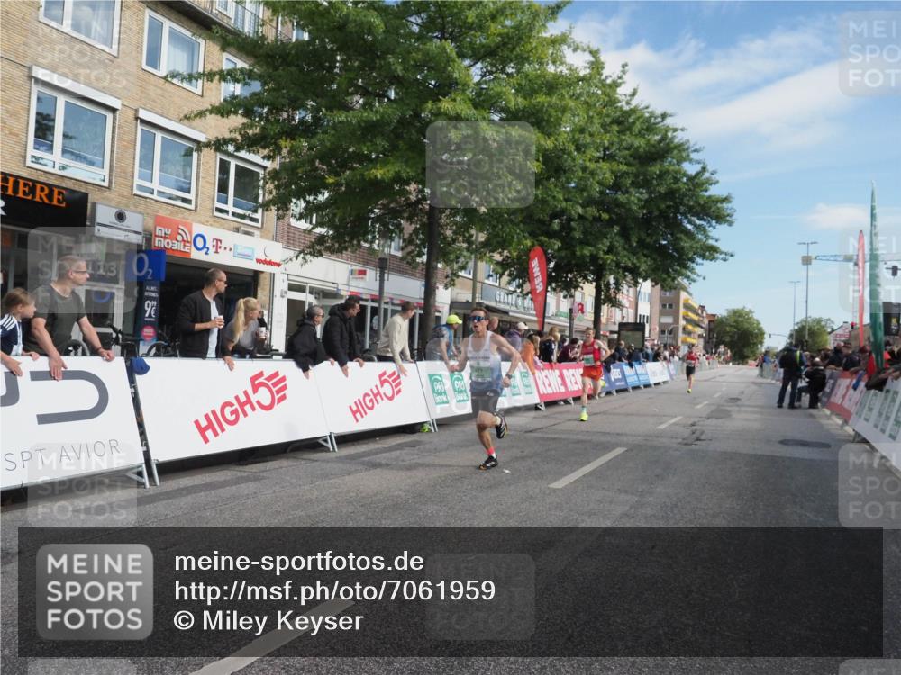 15.09.2024 - PSD Bank Halbmarathon Miley Keyser http://msf.ph/oto/7061959 15.09.2024 11:07:31 Ziel 462, 469, 476, 482 meine-sportfotos.de