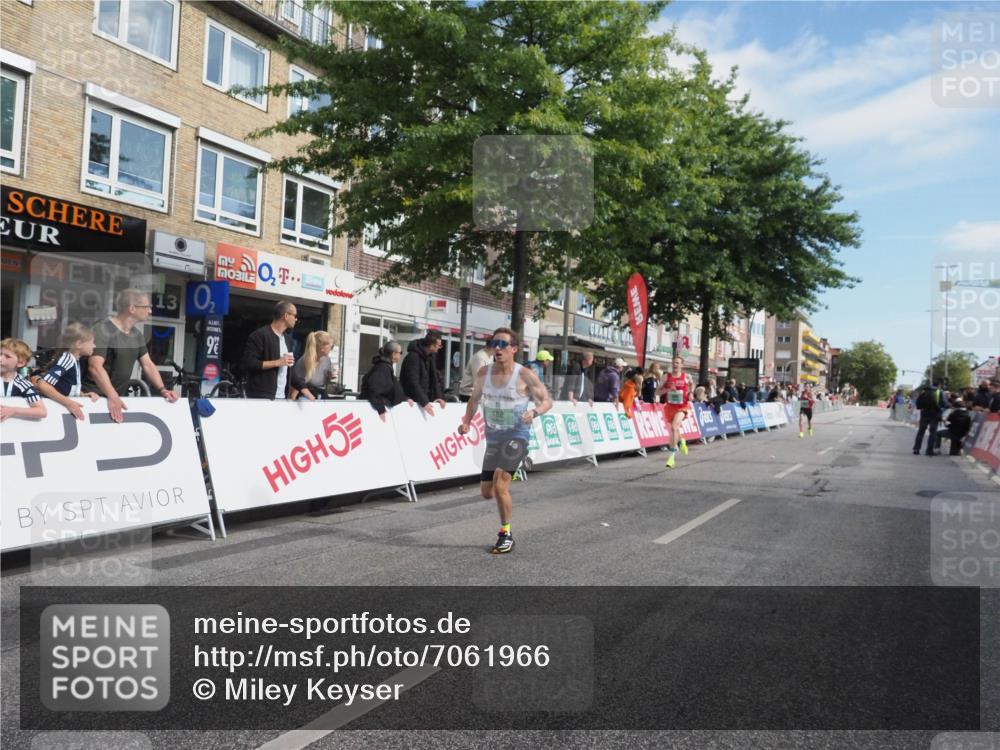 15.09.2024 - PSD Bank Halbmarathon Miley Keyser http://msf.ph/oto/7061966 15.09.2024 11:07:31 Ziel 462, 469, 476, 482 meine-sportfotos.de