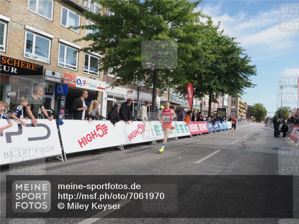 15.09.2024 - PSD Bank Halbmarathon Miley Keyser http://msf.ph/oto/7061970 15.09.2024 11:07:32 Ziel 469, 476, 482 meine-sportfotos.de