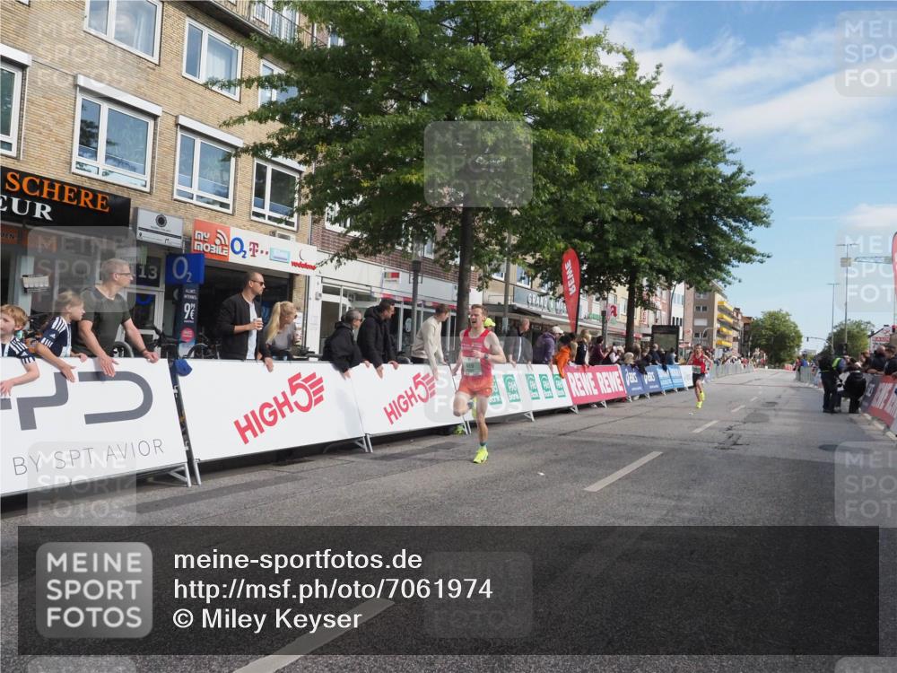 15.09.2024 - PSD Bank Halbmarathon Miley Keyser http://msf.ph/oto/7061974 15.09.2024 11:07:32 Ziel 469, 476, 482 meine-sportfotos.de