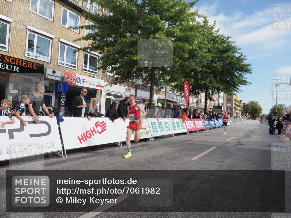 15.09.2024 - PSD Bank Halbmarathon Miley Keyser http://msf.ph/oto/7061982 15.09.2024 11:07:32 Ziel 469, 476, 482 meine-sportfotos.de