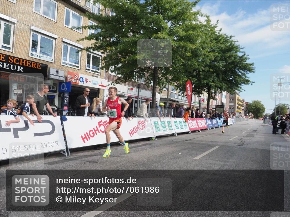 15.09.2024 - PSD Bank Halbmarathon Miley Keyser http://msf.ph/oto/7061986 15.09.2024 11:07:32 Ziel 469, 476, 482 meine-sportfotos.de