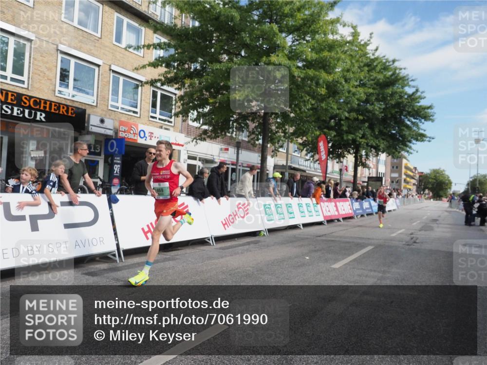 15.09.2024 - PSD Bank Halbmarathon Miley Keyser http://msf.ph/oto/7061990 15.09.2024 11:07:32 Ziel 469, 476, 482 meine-sportfotos.de