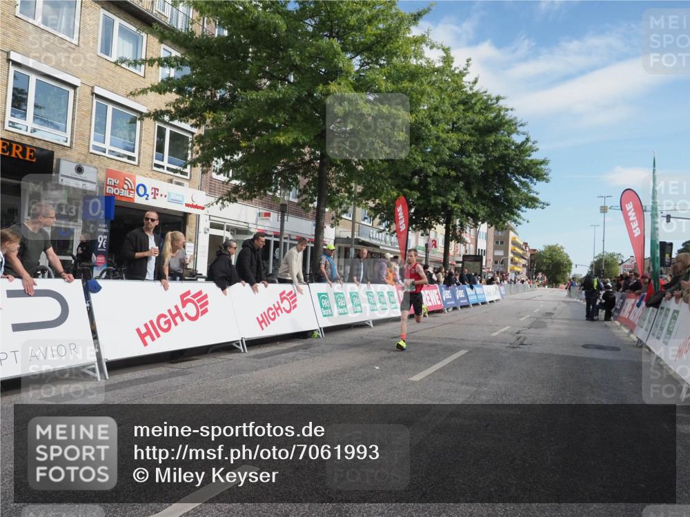 15.09.2024 - PSD Bank Halbmarathon Miley Keyser http://msf.ph/oto/7061993 15.09.2024 11:07:34 Ziel 469, 476, 482 meine-sportfotos.de
