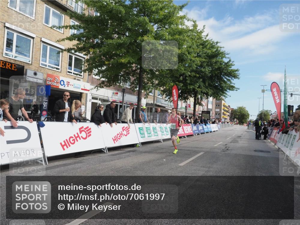 15.09.2024 - PSD Bank Halbmarathon Miley Keyser http://msf.ph/oto/7061997 15.09.2024 11:07:34 Ziel 469, 476, 482 meine-sportfotos.de