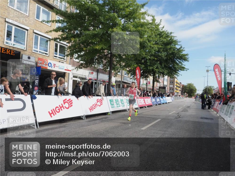 15.09.2024 - PSD Bank Halbmarathon Miley Keyser http://msf.ph/oto/7062003 15.09.2024 11:07:34 Ziel 469, 476, 482 meine-sportfotos.de