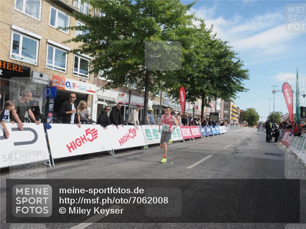 15.09.2024 - PSD Bank Halbmarathon Miley Keyser http://msf.ph/oto/7062008 15.09.2024 11:07:34 Ziel 469, 476, 482 meine-sportfotos.de