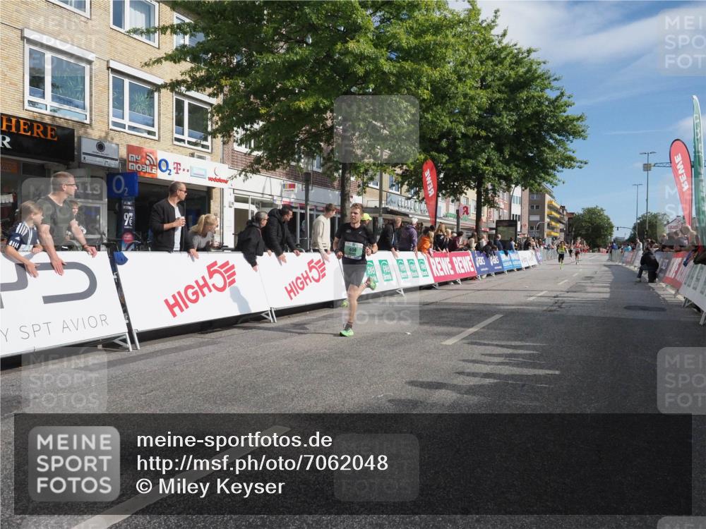 15.09.2024 - PSD Bank Halbmarathon Miley Keyser http://msf.ph/oto/7062048 15.09.2024 11:08:07 Ziel 403, 408, 474, 475, 479, 483, 491 meine-sportfotos.de