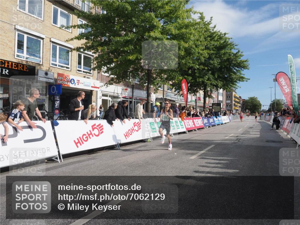 15.09.2024 - PSD Bank Halbmarathon Miley Keyser http://msf.ph/oto/7062129 15.09.2024 11:08:15 Ziel 403, 474, 475, 479, 483, 491, 493 meine-sportfotos.de