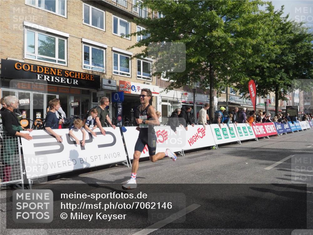 15.09.2024 - PSD Bank Halbmarathon Miley Keyser http://msf.ph/oto/7062146 15.09.2024 11:08:16 Ziel 403, 474, 475, 479, 483, 491, 493 meine-sportfotos.de