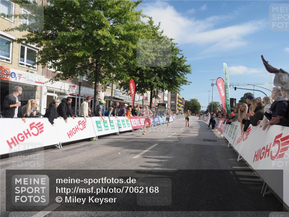 15.09.2024 - PSD Bank Halbmarathon Miley Keyser http://msf.ph/oto/7062168 15.09.2024 11:08:19 Ziel 403, 474, 475, 479, 491, 493, 1076 meine-sportfotos.de