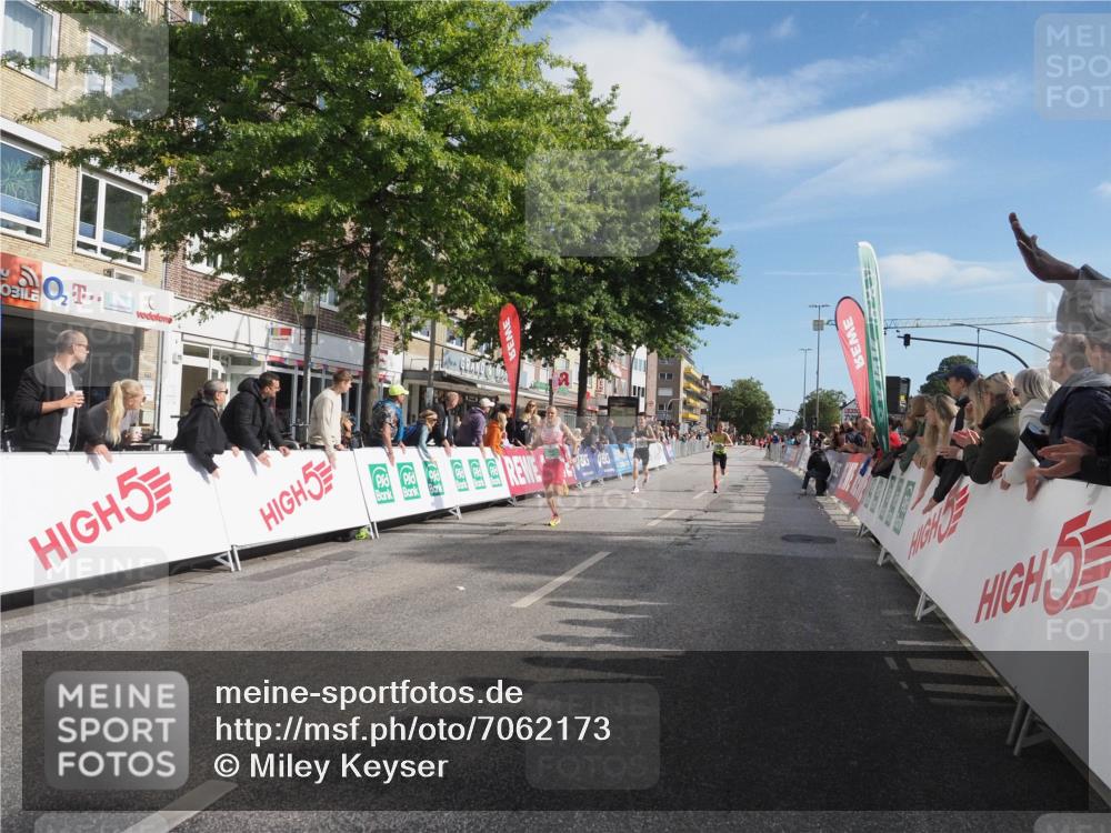15.09.2024 - PSD Bank Halbmarathon Miley Keyser http://msf.ph/oto/7062173 15.09.2024 11:08:19 Ziel 403, 474, 475, 479, 491, 493, 1076 meine-sportfotos.de