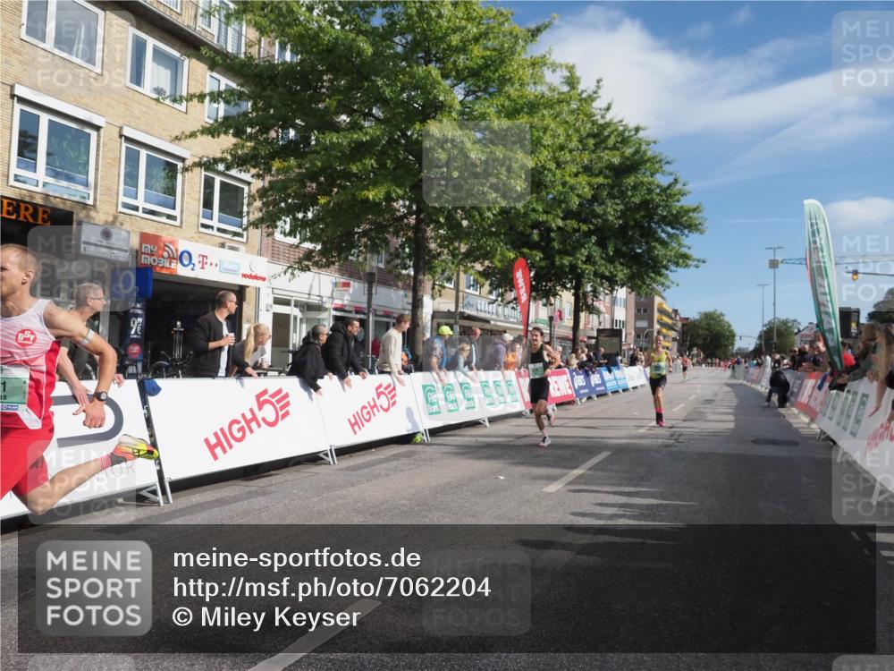 15.09.2024 - PSD Bank Halbmarathon Miley Keyser http://msf.ph/oto/7062204 15.09.2024 11:08:21 Ziel 403, 474, 475, 477, 491, 493, 562, 1076 meine-sportfotos.de
