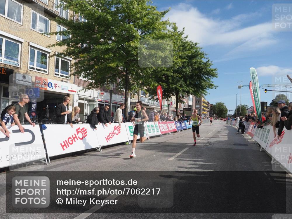 15.09.2024 - PSD Bank Halbmarathon Miley Keyser http://msf.ph/oto/7062217 15.09.2024 11:08:21 Ziel 403, 474, 475, 477, 491, 493, 562, 1076 meine-sportfotos.de