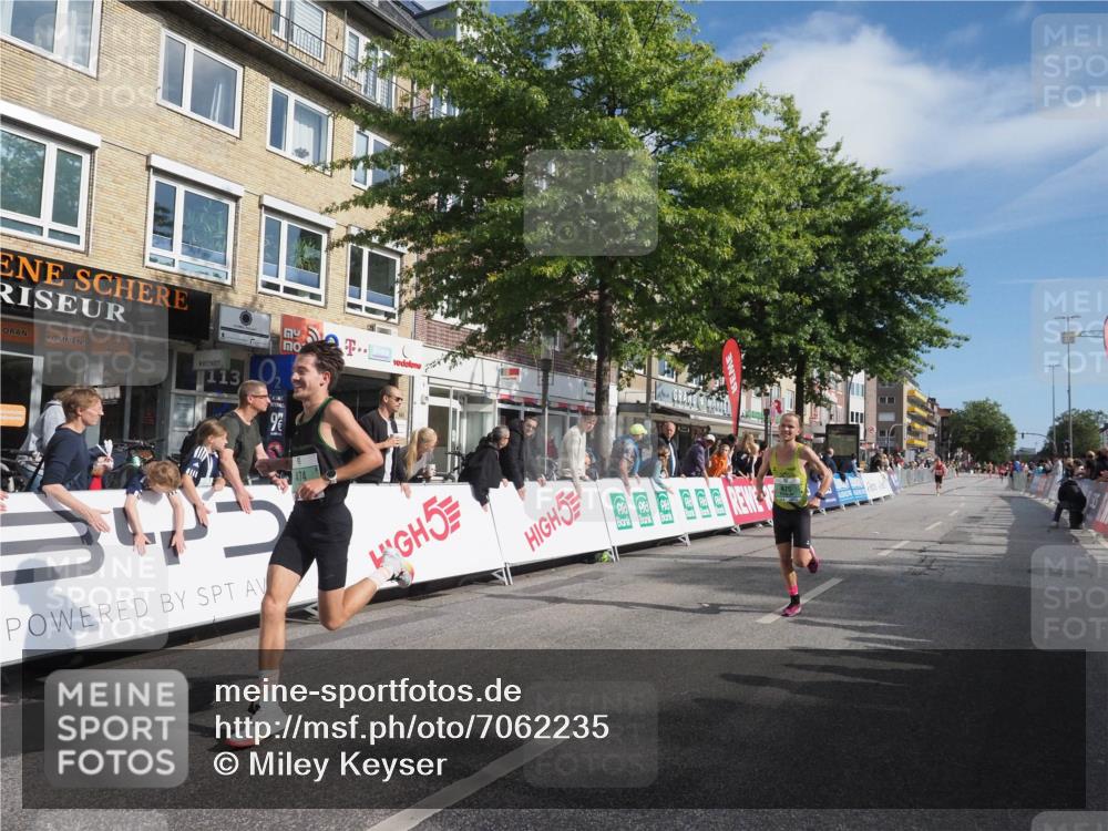 15.09.2024 - PSD Bank Halbmarathon Miley Keyser http://msf.ph/oto/7062235 15.09.2024 11:08:22 Ziel 474, 475, 477, 491, 493, 562, 1076 meine-sportfotos.de